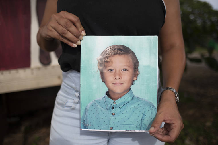 CINDY ELLEN RUSSELL / CRUSSELL@STARADVERTISER.COM
                                Jodi Kealoha held a portrait of her 7-year-old son, Koa.