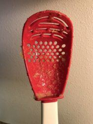 MICHELLE RAMOS / MRAMOS@STARADVERTISER.COM
                                Daiso’s All-Purpose Cooking Spoon includes a grater at the top of the scoop.