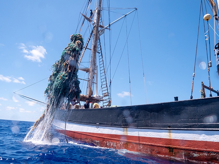 Ocean Voyages Institute returns to Honolulu after Pacific Ocean clean up.