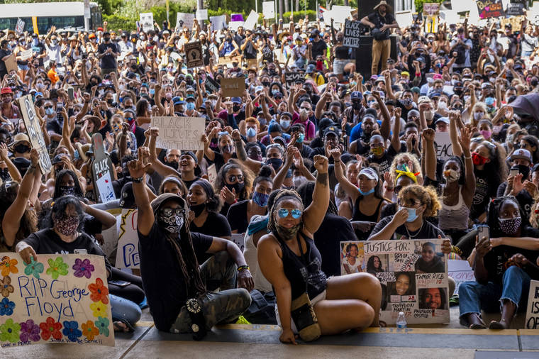 DENNIS ODA / DODA@STARADVERTISER.COM
                                An estimated 10,000 of more people participate in the Black Lives Matter rally what ended at the state Capitol on Saturday.