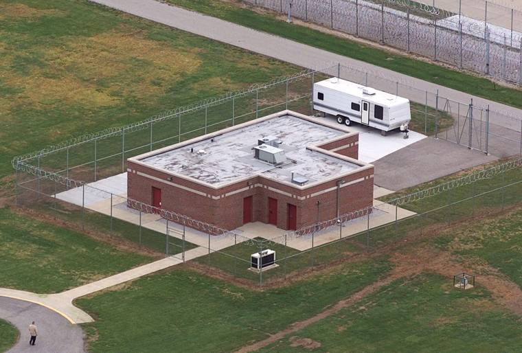 ASSOCIATED PRESS / JUNE 11, 2001
                                An aerial view of the execution facility at the United States Penitentiary in Terre Haute, Ind., is shown in a 2001 file photo. After the latest 17-year hiatus, the Trump administration wants to restart federal executions this month at the Terre Haute, prison. Four men are slated to die. All are accused of murdering children in cases out of Arkansas, Kansas Iowa and Missouri.