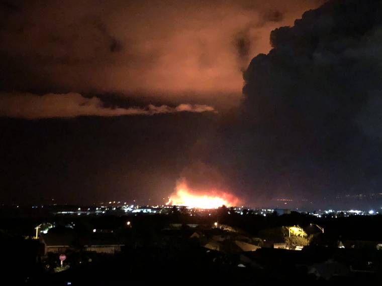 CHRISTIE WILSON / CWILSON@STARADVERTISER.COM
                                The fire started late Tuesday in Kailua Gulch near the gun range.