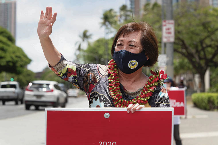 GEORGE F. LEE / GLEE@STARADVERTISER.COM
                                Mayoral candidate Colleen Hanabusa campaigned along King Street on Saturday.