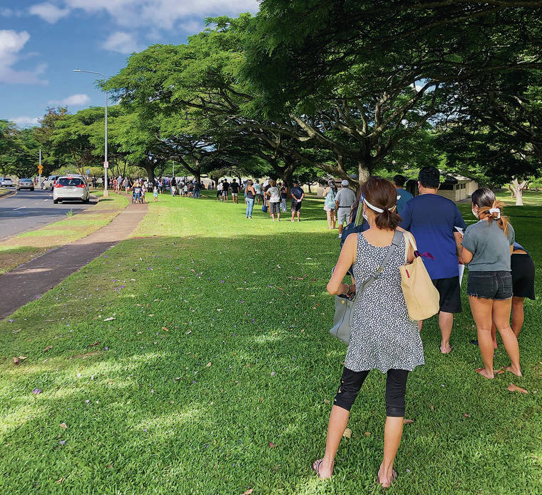 COURTESY VAL OKIMOTO
                                People stood in a long line for free COVID-19 testing at Mililani District Park on Saturday.