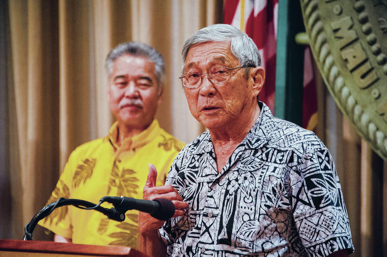 CRAIG T. KOJIMA / CKOJIMA@STARADVERTISER.COM
                                Hawaii island Mayor Harry Kim, front, was among the officials at a Feb. 20 briefing to discuss emergency operations plans introduced by the Federal Emergency Management Agency. Behind him is Gov. David Ige.