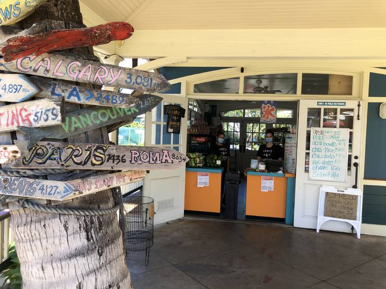 CHRISTIE WILSON / CWILSON@STARADVERTISER.COM
                                It was a slow day for Ginger Prados and Minnie Cain at Tobi’s Shave Ice & Poke in Paia town. The business has been in operation since 1992.