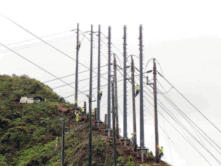 COURTESY HAWAIIAN ELECTRIC / 2017 
                                Hawaiian Electric crews replaced wooden poles with steel poles along Kamehame Ridge.