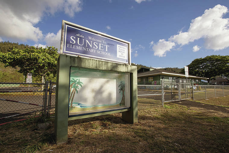 CINDY ELLEN RUSSELL / CRUSSELL@STARADVERTISER.COM
                                The state Department of Health has provided benchmarks for when schools could go back to in-person learning. Some public schools may offer blended learning later this fall. Sunset Elementary School offered a welcoming sign Thursday.