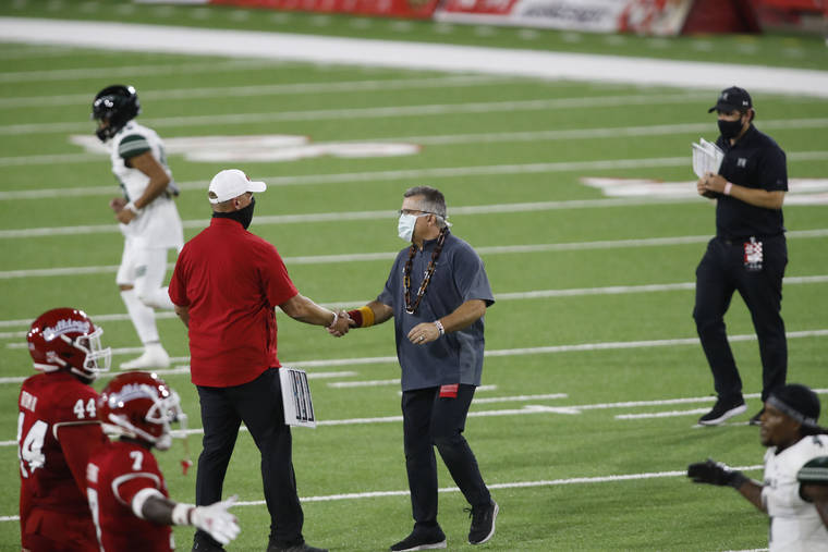 DAVID MCINTYRE / SPECIAL TO THE STAR-ADVERTISER
                                Hawaii Warriors head coach Todd Graham shakes hands with Fresno State Bulldogs head coach Kalen DeBoer after the game at Bulldog Stadium in Fresno, Calif.