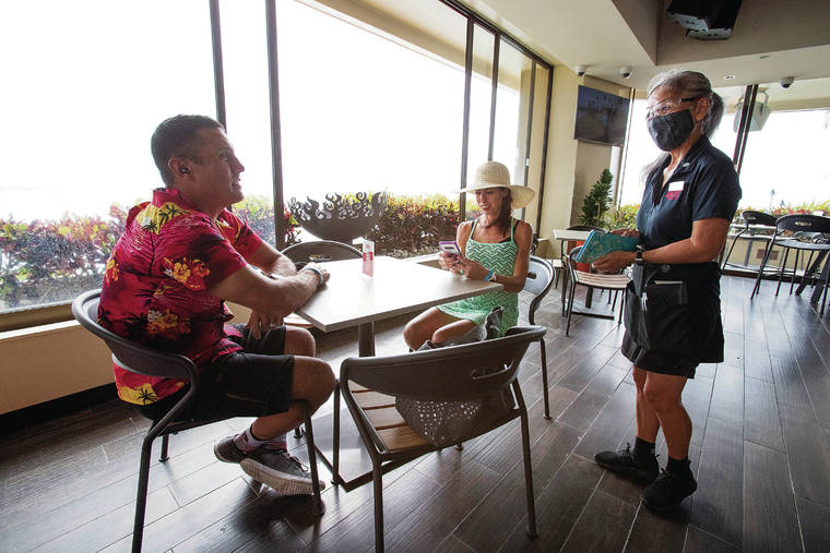 CINDY ELLEN RUSSELL / CRUSSELL@STARADVERTISER.COM
                                Paul and Jocelyn Nelson placed their drink orders with Kimiko Stever on Friday at the Sheraton Waikiki’s RumFire. The couple was visiting from Portland.