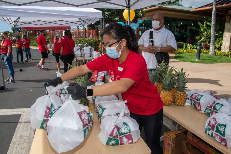 CRAIG T. KOJIMA / CKOJIMA@STARADVERTISER.COM
                                Volunteer Joyce Rosabia lined up bags of food for distribution at a Thanksgiving ‘Ohana Drive-Thru Event held by Salvation Army Kroc Center Hawaii.