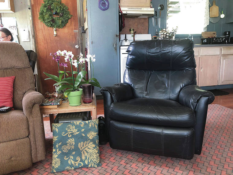 COURTESY SUZANNE WILLIAMS VIA ASSOCIATED PRESS
                                After Ron Clark died of COVID-19, his favorite chair sits empty in the home he shared with Suzanne Williams in Kapaa.