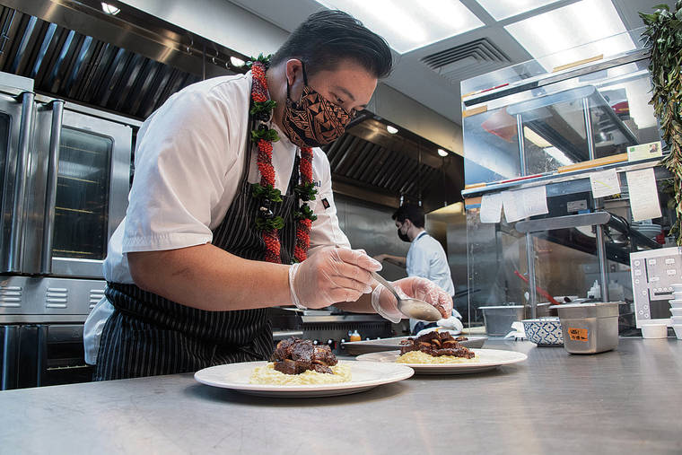 CRAIG T. KOJIMA / CKOJIMA@STARADVERTISER.COM
                                Chef Keaka Lee plates his dish of short ribs. Lee combines inspirations from years spent outside the islands with the flavors of his roots in Hawaii.