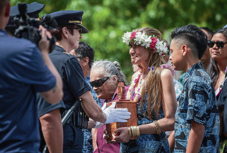 CINDY ELLEN RUSSELL / MARCH 7
                                The Honolulu Police Department held a ceremony for fallen Officer Kaulike Kalama, who was killed along with Officer Tiffany-Victoria Enriquez during January’s Hibiscus Drive incident. Police Chief Susan Ballard touches the urn of Officer Kalama, which is being held by his wife, Kaohi, who died in June.