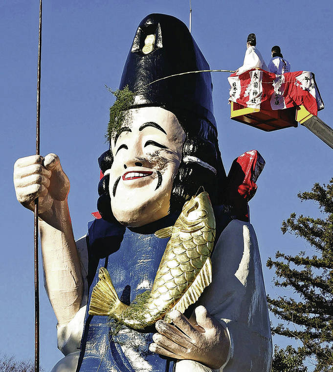 YOMIURI-JAPAN NEWS
                                <strong>Sweeping away </strong><strong>‘ko-ro-na’</strong>: A giant statue of Ebisu, the god of luck and prosperity, got its year-ending dusting last week at Osaki Ebisu Shrine in Mooka, Tochigi prefecture. Seven priests cleaned the 65-foot statue using 5.67-meter-long bamboo brooms, symbolizing the numbers five, six and seven, which are read together as “ko-ro-na” in Japanese.