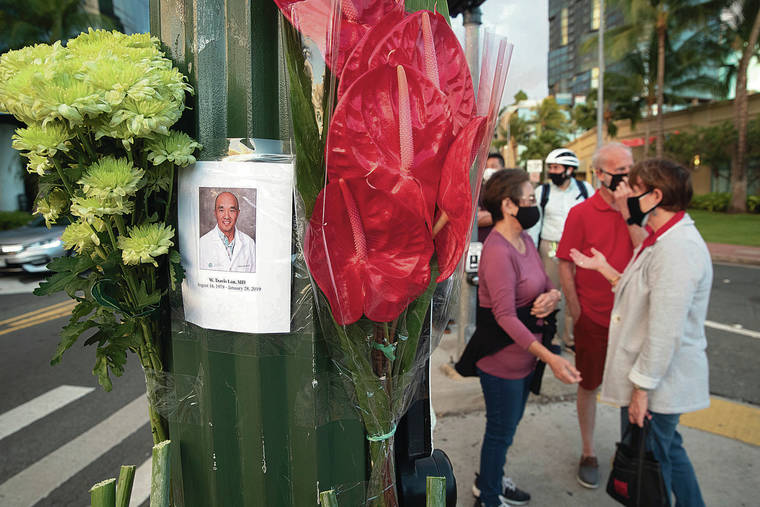 GEORGE F. LEE / GLEE@STARADVERTISER.COM
                                A photo of Dr. W. Travis Lau was posted at the intersection of Kamakee Street and Ala Moana Boulevard on Thursday, the second anniversary of a vehicular crash that killed three pedestrians, including Lau.