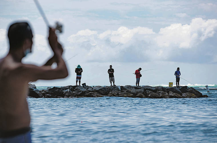 CINDY ELLEN RUSSELL / CRUSSELL@STARADVERTISER.COM
                                Recreational fishing has seen a resurgence of popularity with the impact of COVID-19 restrictions. People fished for halalu that were schooling at Kaimana Beach in mid-September.