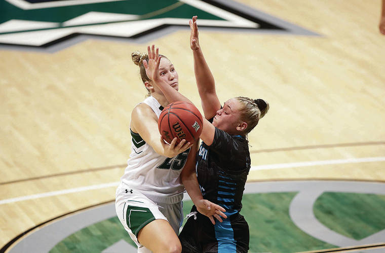 CINDY ELLEN RUSSELL / CRUSSELL@STARADVERTISER.COM 
                                Hawaii forward Amy Atwell, left, went to the basket against Hawaii Pacific guard Ally Bates on Dec. 12 at SimpliFi Arena.