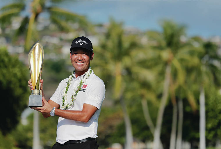 JAMM AQUINO / JAQUINO@STARADVERTISER.COM 
                                Kevin Na held the Sony Open trophy after winning with a birdie on the final hole at Waialae Country Club on Sunday.