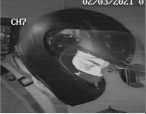 Police need help to ID motorcyclists who robbed Kakaako jewelry store