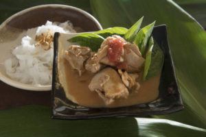 CRAIG T. KOJIMA / CKOJIMA@STARADVERTISER.COM
                                Thai-style chicken thighs.