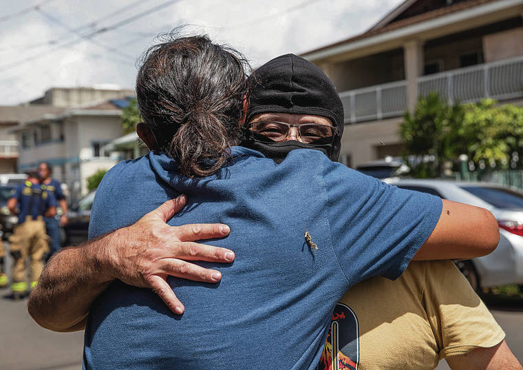CINDY ELLEN RUSSELL / CRUSSELL@STARADVERTISER.COM
                                Takeo, right, a good Samaritan who rescued a man in his late 80s, received an embrace from a grateful family member.