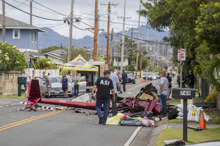 STAR-ADVERTISER / APRIL 30, 2019
                                Federal investigators inspect the wreckage of a fatal helicopter crash on Oneawa Street near Nowela Place in Kailua on April 30, 2019.