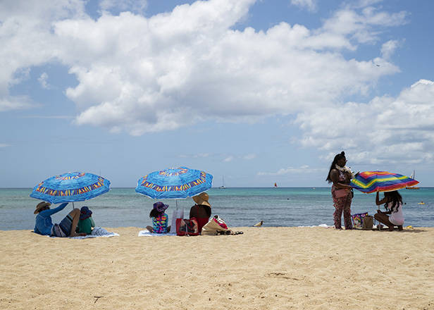 CINDY ELLEN RUSSELL / CRUSSELL@STARADVERTISER.COM
                                Hawaii has seen a big surge in travel demand over the last weeks. Here, beach-goers keep their distance from each other as they sit under their umbrellas at Queens Beach in Waikiki on Friday.
