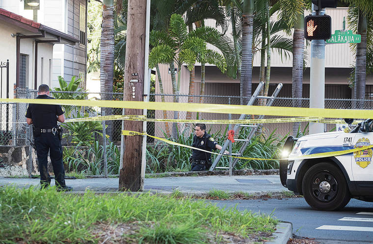 CINDY ELLEN RUSSELL / CRUSSELL@STARADVERTISER.COM
                                The Honolulu Police Department conducted an investigation at Kalakaua Avenue and Phillip Street, April 5, where a suspect was shot by police and died.