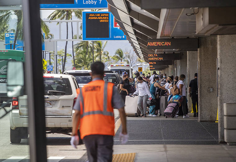 CINDY ELLEN RUSSELL / MAY 24
                                Travelers roll their suitcases along the curbside of Daniel K. Inouye International Airport on Monday. According to the latest data available from the Hawaii Tourism Authority, 13,486 Trans-Pacific passengers arrived in Honolulu on May 23.