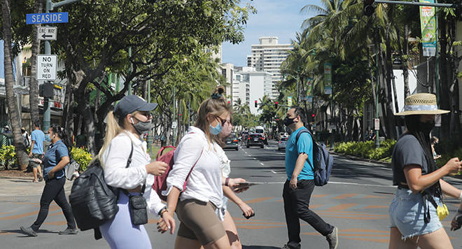 JAMM AQUINO / MAY 4
                                Pedestrians wearing masks walk on Kalakaua Avenue in Waikiki last week.