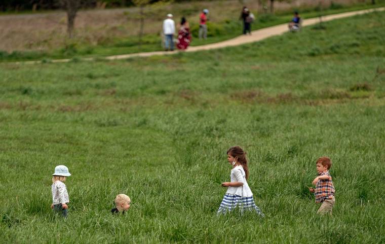 AMR ALFIKY/THE NEW YORK TIMES
                                Children playing at the U.S. National Arboretum in Washington on April 18. Public health experts say being outdoors is a safer way for children to socialize.