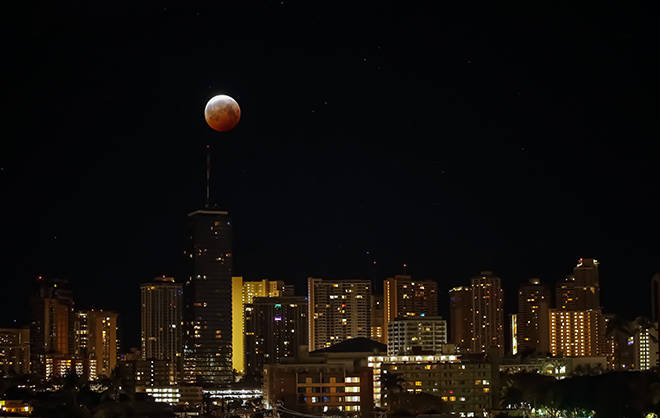 JAMM AQUINO / JAQUINO@STARADVERTISER.COM
                                In this multiple exposure made in the camera, the super flower blood moon turns red from a lunar eclipse early this morning over Honolulu.