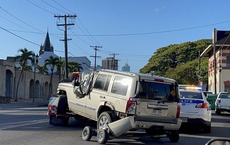 ROSEMARIE BERNARDO / RBERNARDO@STARADVERTISER.COM
                                A Jeep SUV involved in a shooting in Kalihi Tuesday night was towed away this morning.