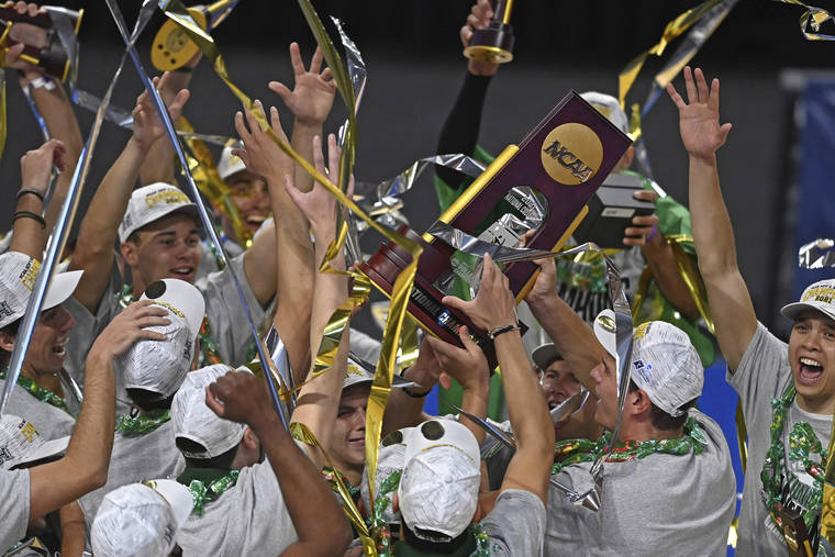 ASSOCIATED PRESS
                                Hawaii players hold the championship trophy after the Rainbow Warriors defeated BYU in the final on Saturday.