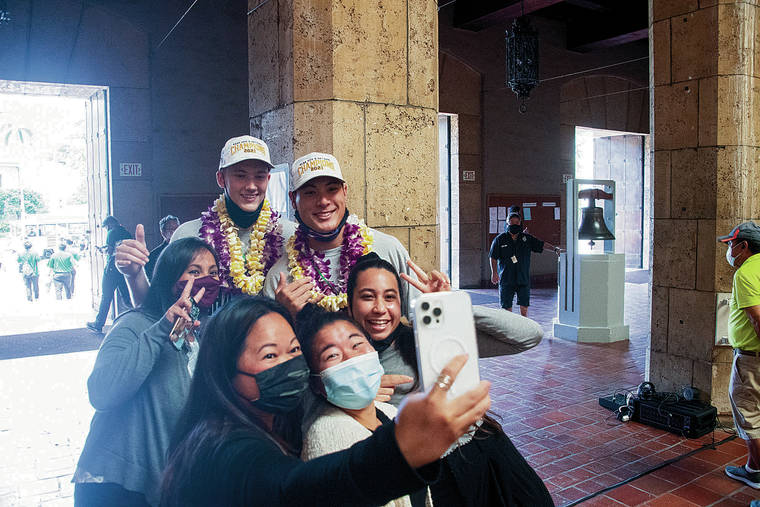CRAIG T. KOJIMA/CKOJIMA@STARADVERTISER.COM 
                                Cheryl Luga, Chary Sambueno, Becca Tejada, and Cricket Deloach took a selfie with Jackson Van Eekeren, left, and Makua Marumoto in City Hall, where Mayor Rick Blangiardi and members of the Honolulu City Council honored the team. Earlier, the team went to Washington Place, where Gov. David Ige signed a proclamation declaring Wednesday “Rainbow Warrior Day” in Hawaii.