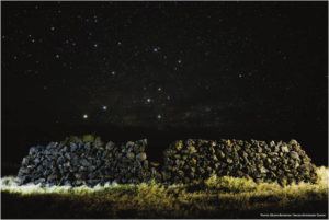 COURTESY CHAD KALEPA BAYBAYAN
                                The Southern Cross is seen above an observational notch in the panana at Hanamauloa, a monument on Maui that aids in navigation.