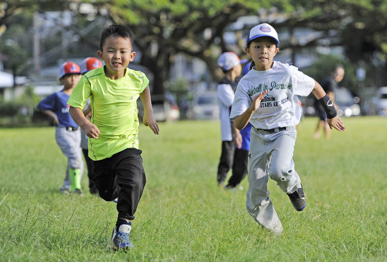 STAR-ADVERTISER / 2017
                                Andrew Izumi, left, and Anthea Wong-Barbosa practice their base-running skills in a practice session for the Pinto Division Manoa Mets of the Manoa Youth Baseball league at Manoa Valley District Park.