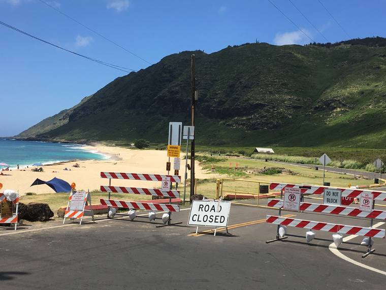 SUSAN ESSOYAN / SESSOYAN@STARADVERTISER.COM
                                On April 21, the road and access to public parking at the state’s Keawaula Beach Park remained closed, as it has been for more than a year.