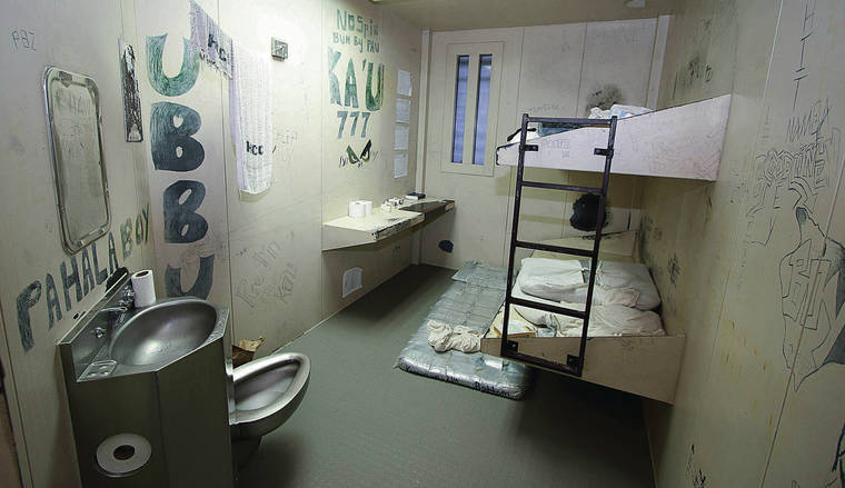 TIM WRIGHT / SPECIAL TO STAR-ADVERTISER / 2019
                                The current outbreak at Hilo’s Hawaii Community Correctional Center has infected more than 200 inmates and 19 guards, two of whom remain hospitalized. Above, a look inside a jail cell at the facility.