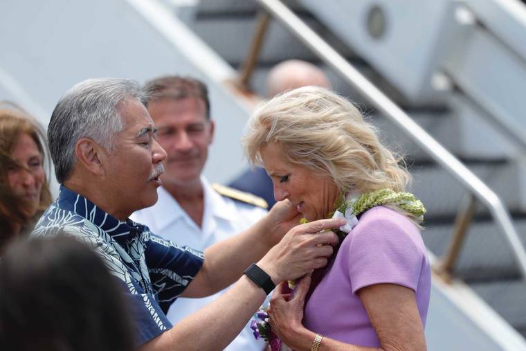 JAMM AQUINO / JAQUINO@STARADVERTISER.COM
                                Gov. David Ige greets first lady Jill Biden upon arrival today at Joint Base Pearl Harbor-Hickam.
