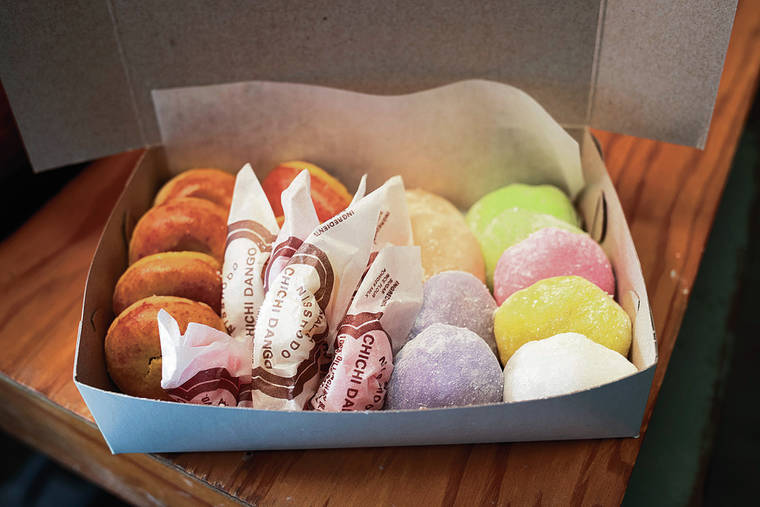 CINDY ELLEN RUSSELL / CRUSSELL@STARADVERTISER.COM
                                A box is filled with manju, chichi dango, and a variety of mochi.