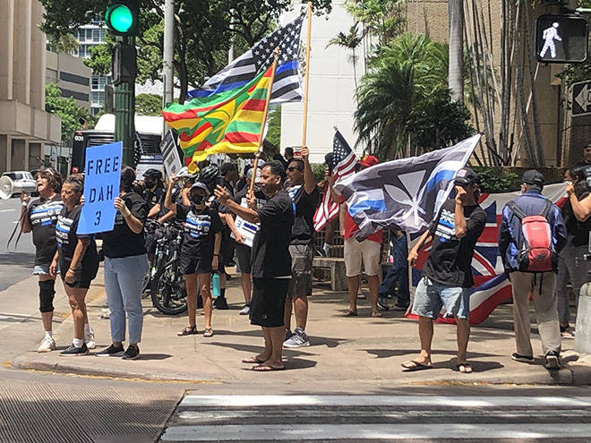 CRAIG T. KOJIMA / CKOJIMA@STARADVERTISER.COM
                                Supporters of the three Honolulu police officers charged in shooting death of 16-year-old Iremamber Sykap rally outside District Court on Alakea before the start of day two of their preliminary hearing.