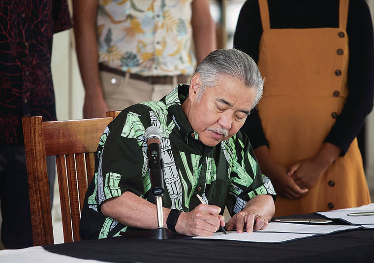 CINDY ELLEN RUSSELL / CRUSSELL@STARADVERTISER.COM
                                Gov. David Ige signed seven sustainability bills into law Friday at Washington Place. Among the bills was HB 243, which relates to sea level rise adaptation.