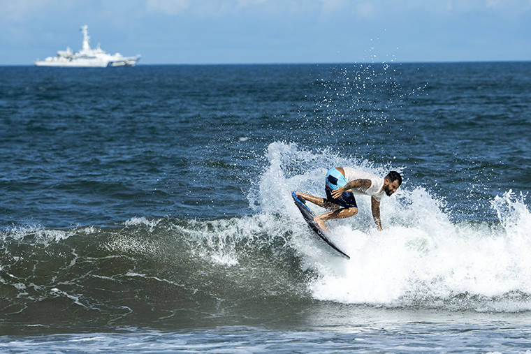 DOUG MILLS/THE NEW YORK TIMES
                                Italo Ferreira of Brazil trains at Tsurigasaki Beach for the Tokyo Games in Ichinomiya, Japan. A sport’s debut offers big names but unspectacular waves. For a few top contenders, those could be perfect conditions for a medal.