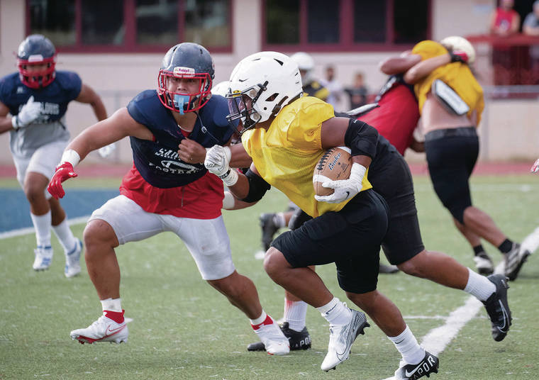 CINDY ELLEN RUSSELL / CRUSSELL@STARADVERTISER.COM 
                                Mililani running back Tavian Manoa Hallums rushed for one of his two touchdowns during a scrimmage at Saint Louis on Friday. Mililani was “in midseason form,” coach Ron Lee said after the scrimmage.