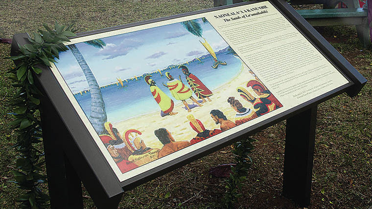 CRAIG T. KOJIMA / CKOJIMA@STARADVERTISER.COM 
                                The Department of Parks and Recreation and community members dedicated a storyboard Friday at Kaneohe Beach Park.