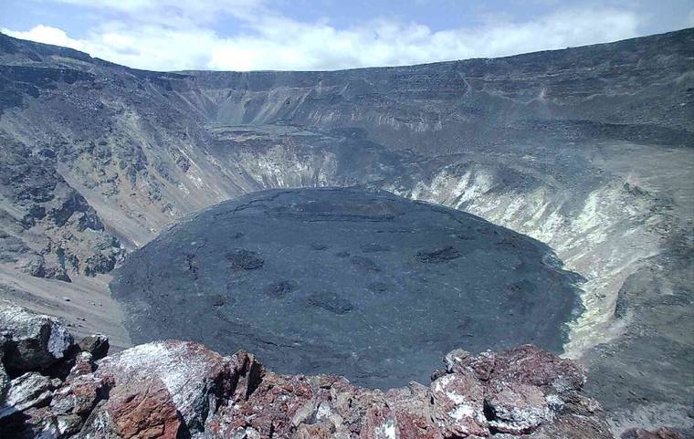 HAWAII VOLCANO OBSERVATORY - U.S. GEOLOGICAL SURVEY
                                Halemaʻumaʻu crater, seen today, on Hawaii island.