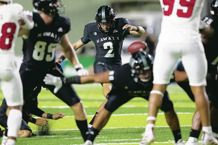 GEORGE F. LEE / GLEE@STARADVERTISER.COM
                                Matthew Shipley kicked the go-ahead 33-yard field goal to put UH up 27-24 with 3:33 left to play.