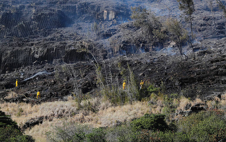 JAMM AQUINO / JAQUINO@STARADVERTISER.COM
                                Honolulu firefighters battle a wildfire in Kalihi Valley on Friday.